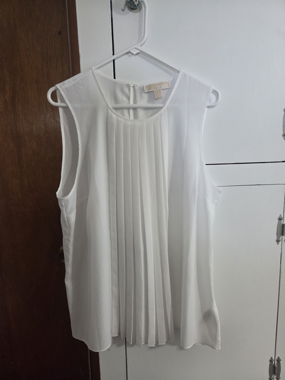 MICHAEL Michael Kors White Pleated Front Sleeveless Camisole